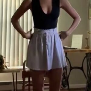 Old Navy cute and comfy tan/cream skirt with belt